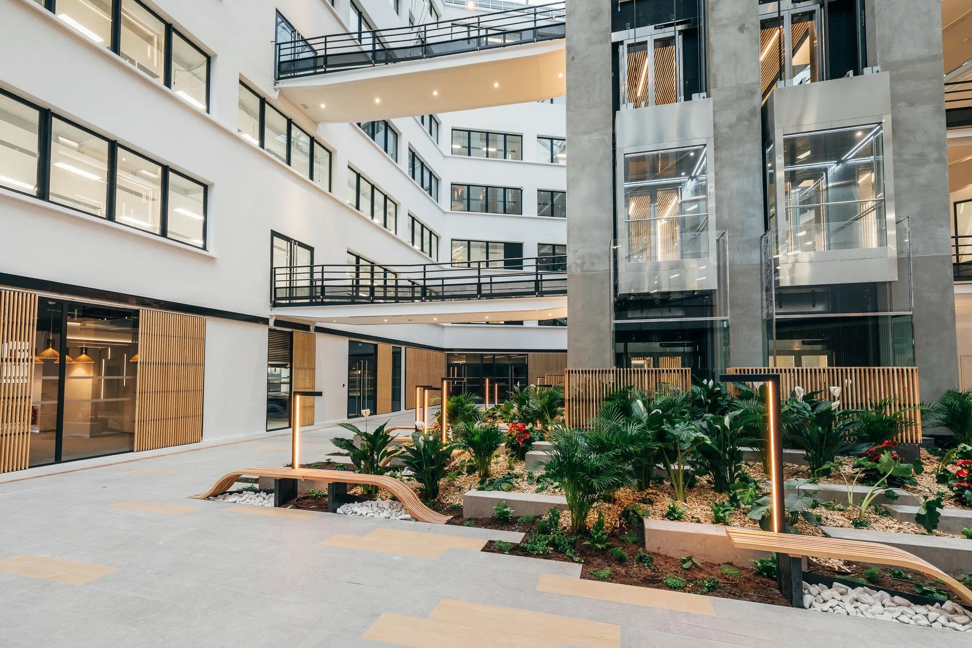 94-Avenue-Gambetta-Atrium